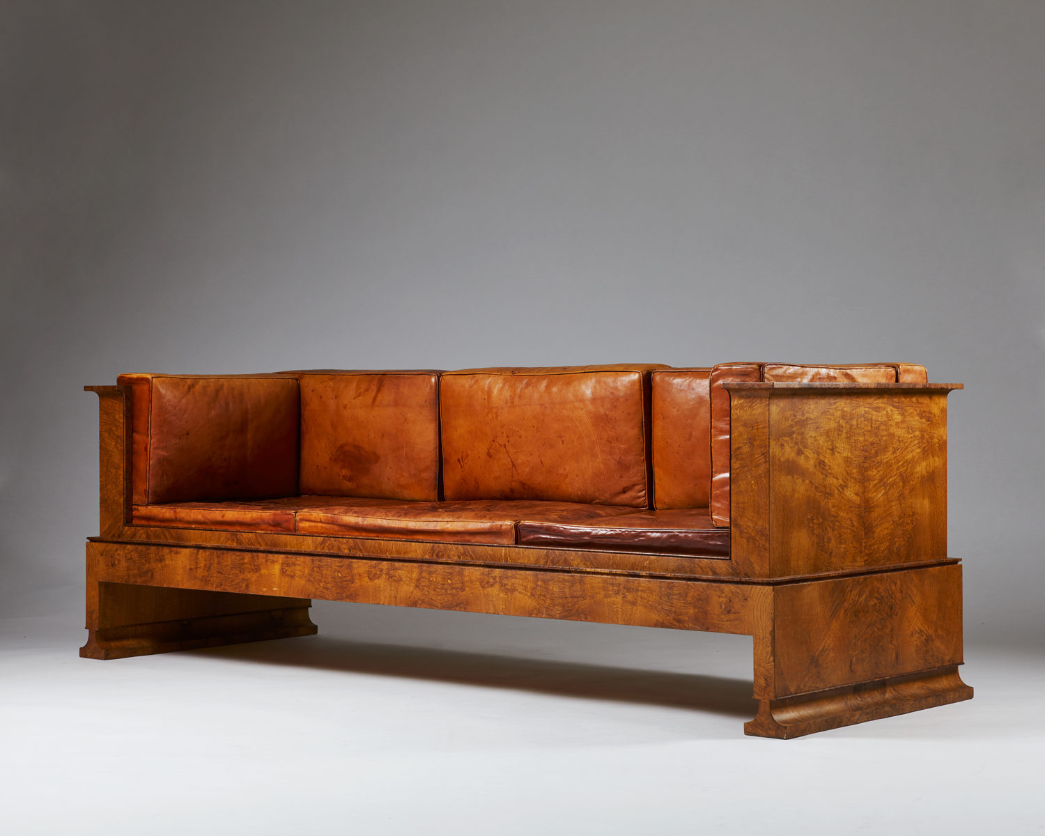Three-seater sofa designed by Kaare Klint 1916)
