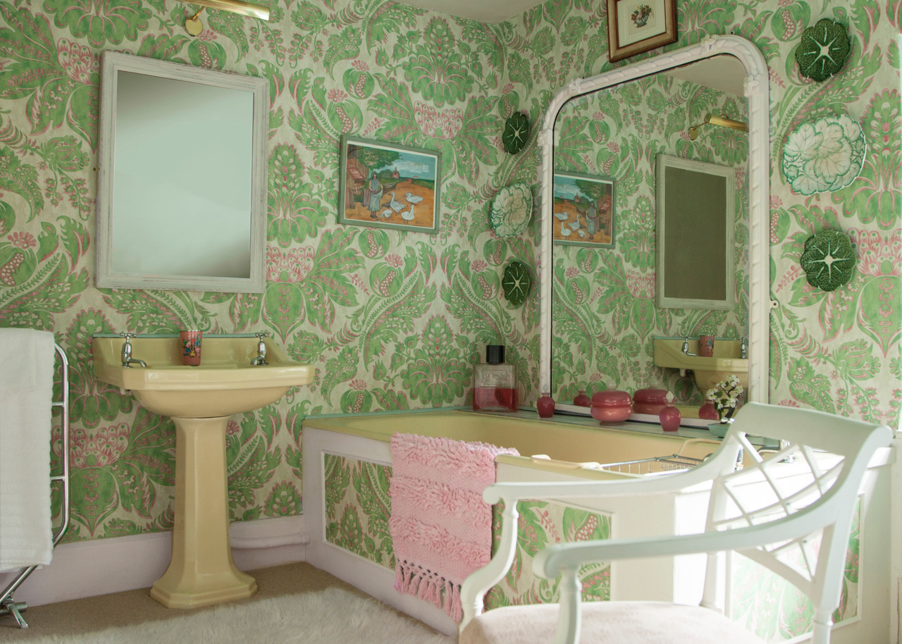 Pistachio Damaskus wallpaper designed by Totty Lowther