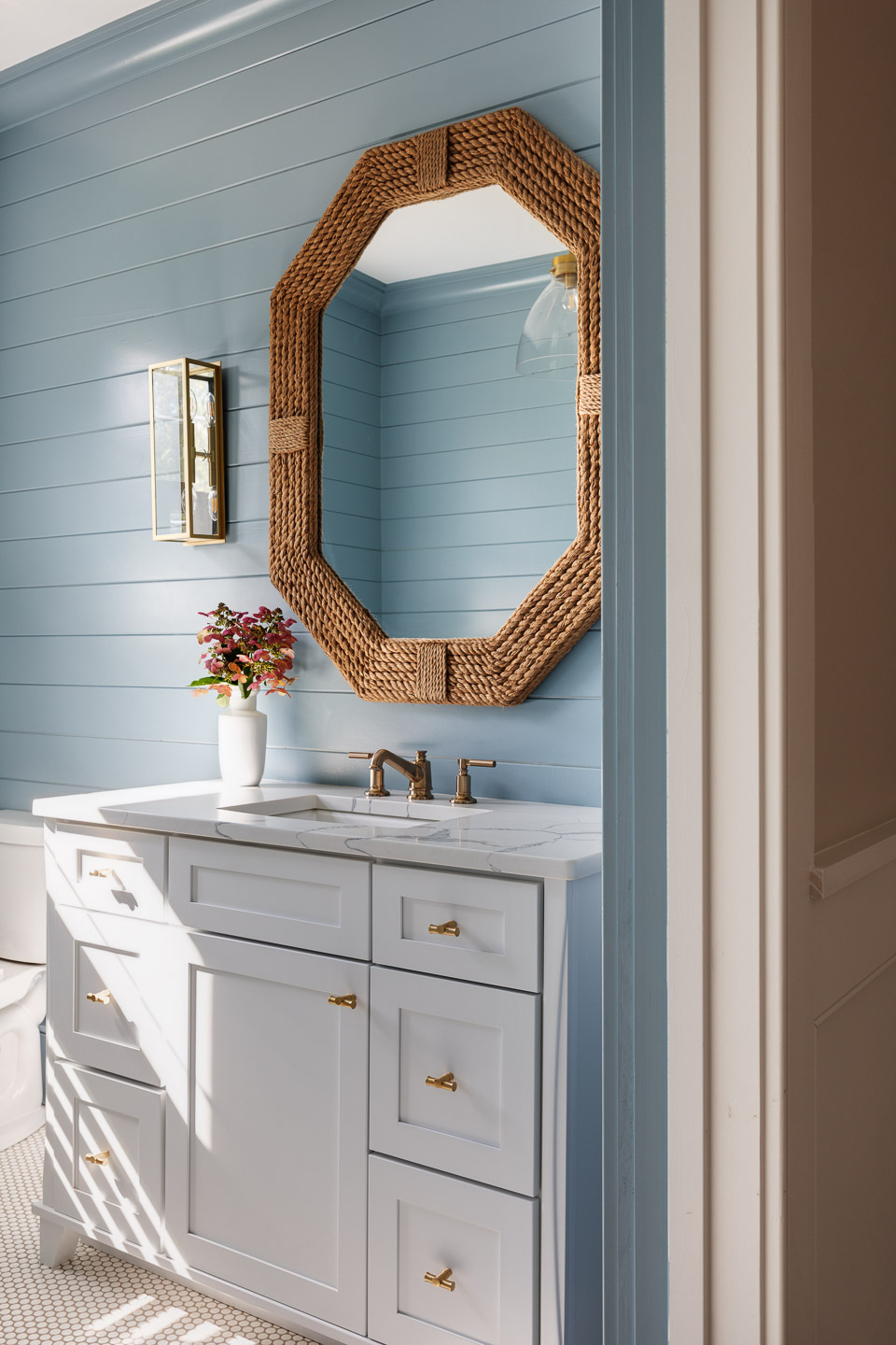 Coastal style in this bathroom by Blakely Interior Design