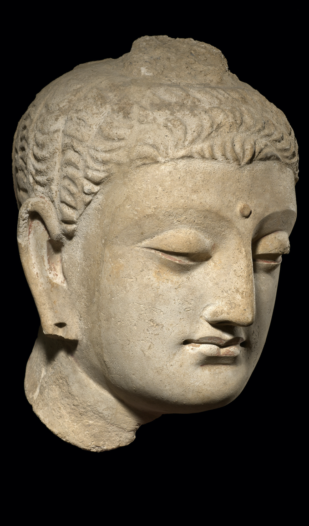 3rd-4th-century Buddha head from Afghanistan at Tambaran at the 2024 New York Winter Show in Effect Magazine