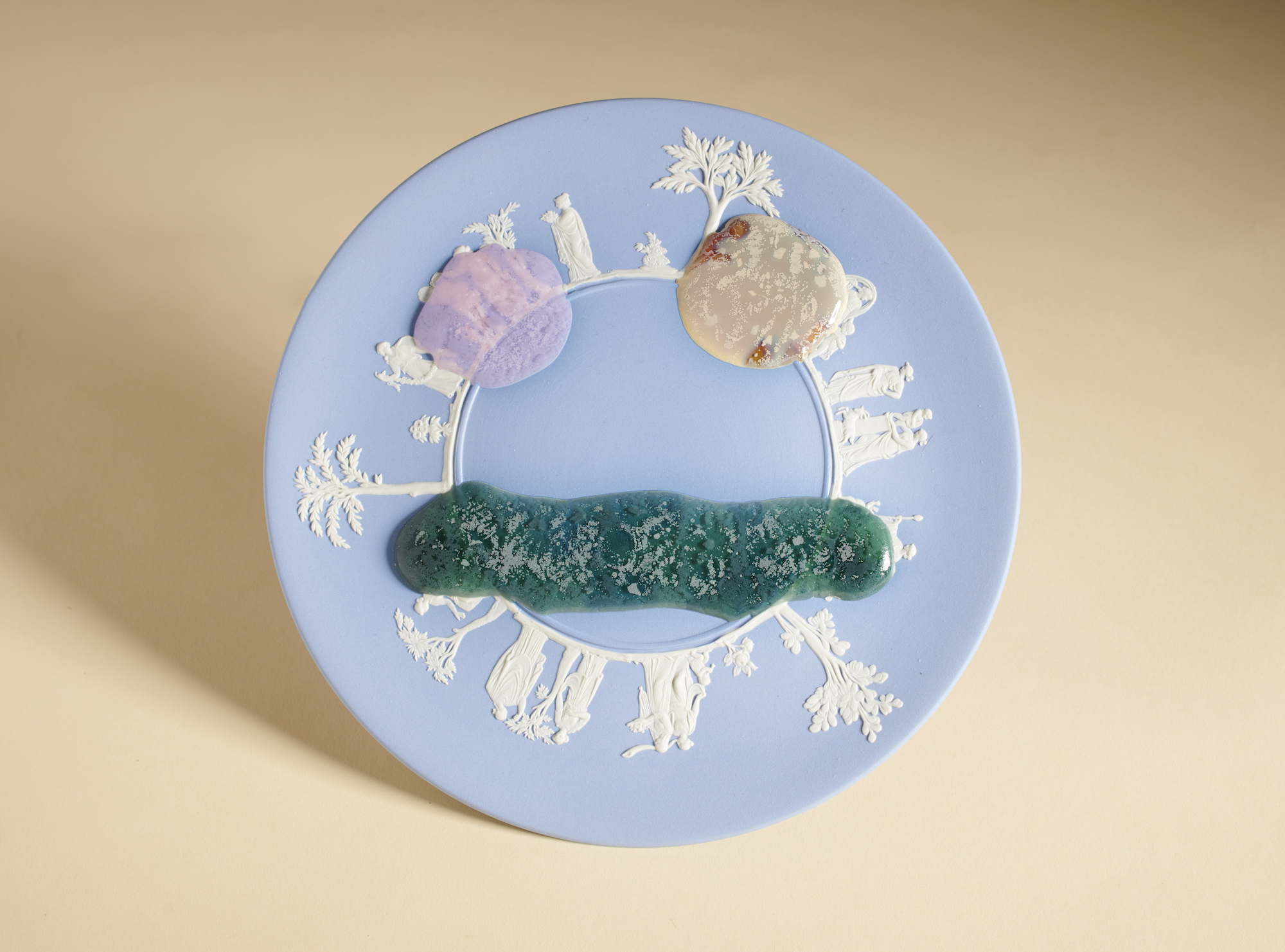 Plate by Attua Aparicio, winner of the Ralph Saltzman Prize 2024 at the Design Museum – Effect Magazine